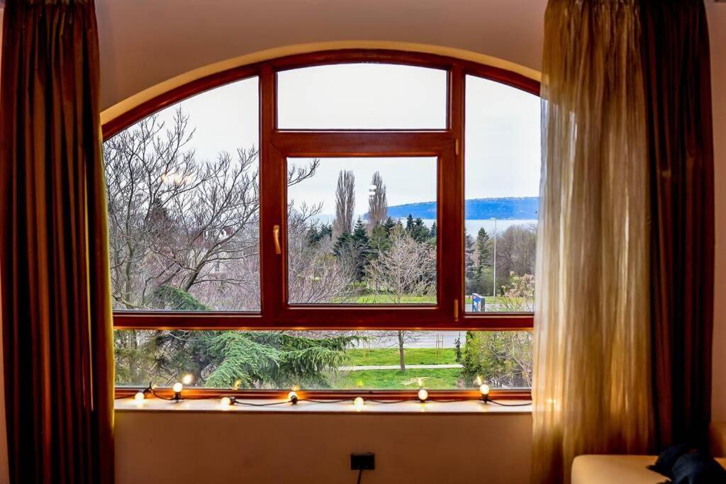 Sea View Apartment Next To Sea Garden And Beach Варна Екстер'єр фото